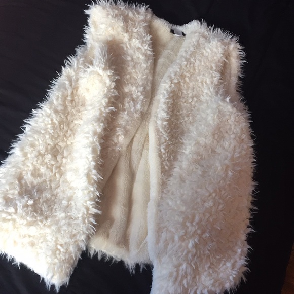 faux fur vest - Picture 2 of 5